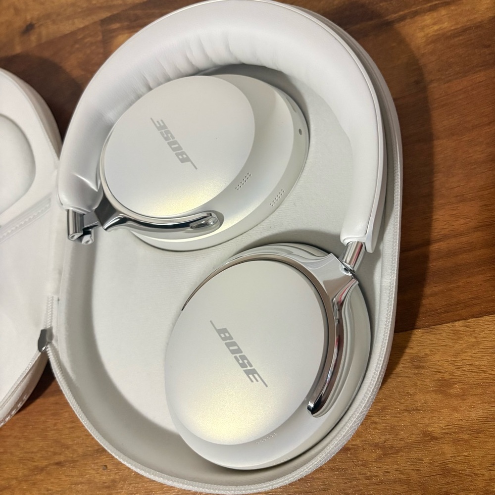 Bose Over-Ear Headphones White/Silver Quiet comfortable ultra noise cancellation - Picture 3 of 5